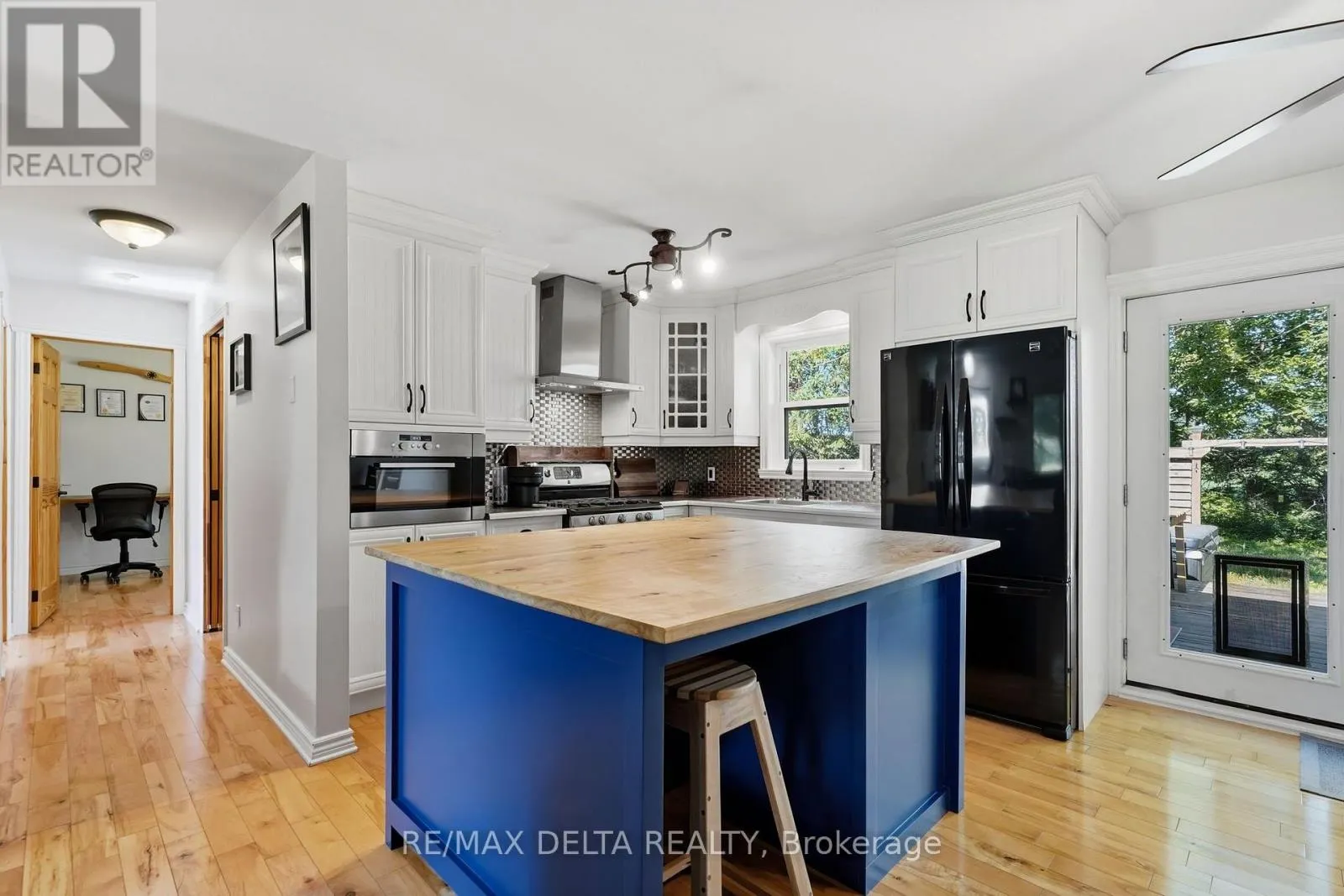 1120 DES CEDRES STREET