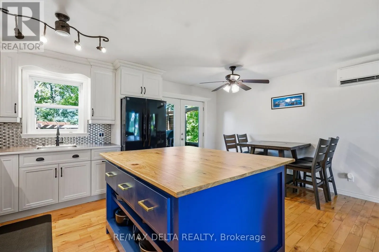 1120 DES CEDRES STREET