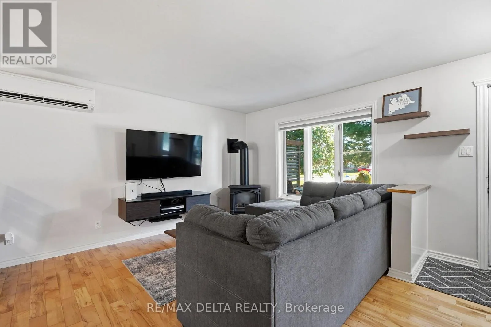 1120 DES CEDRES STREET
