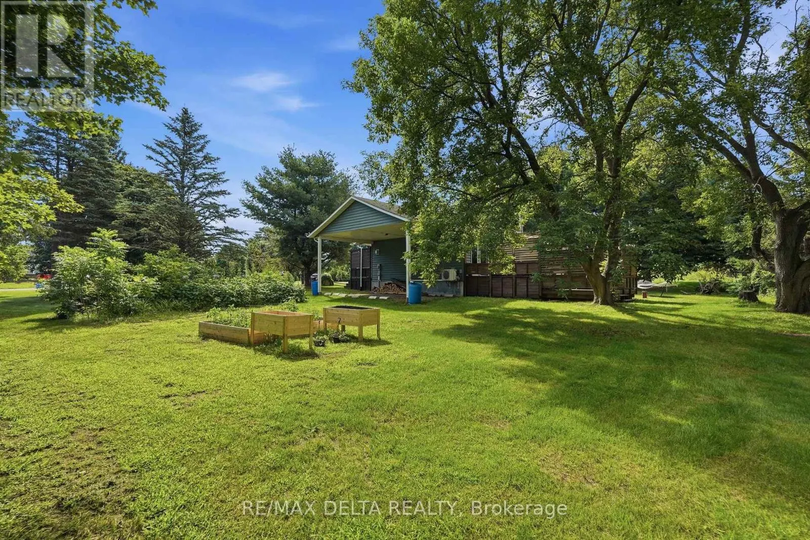 1120 DES CEDRES STREET