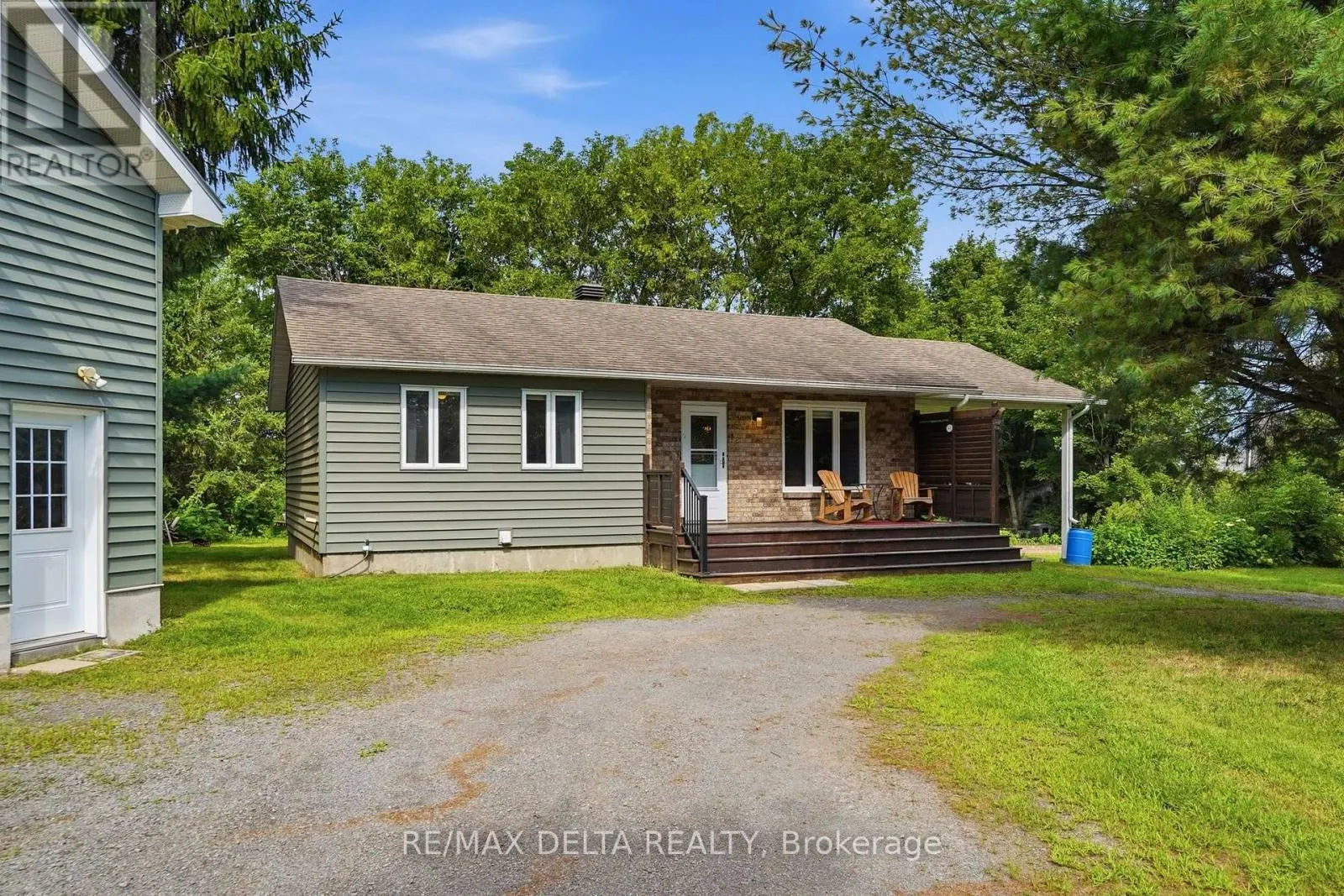 1120 DES CEDRES STREET