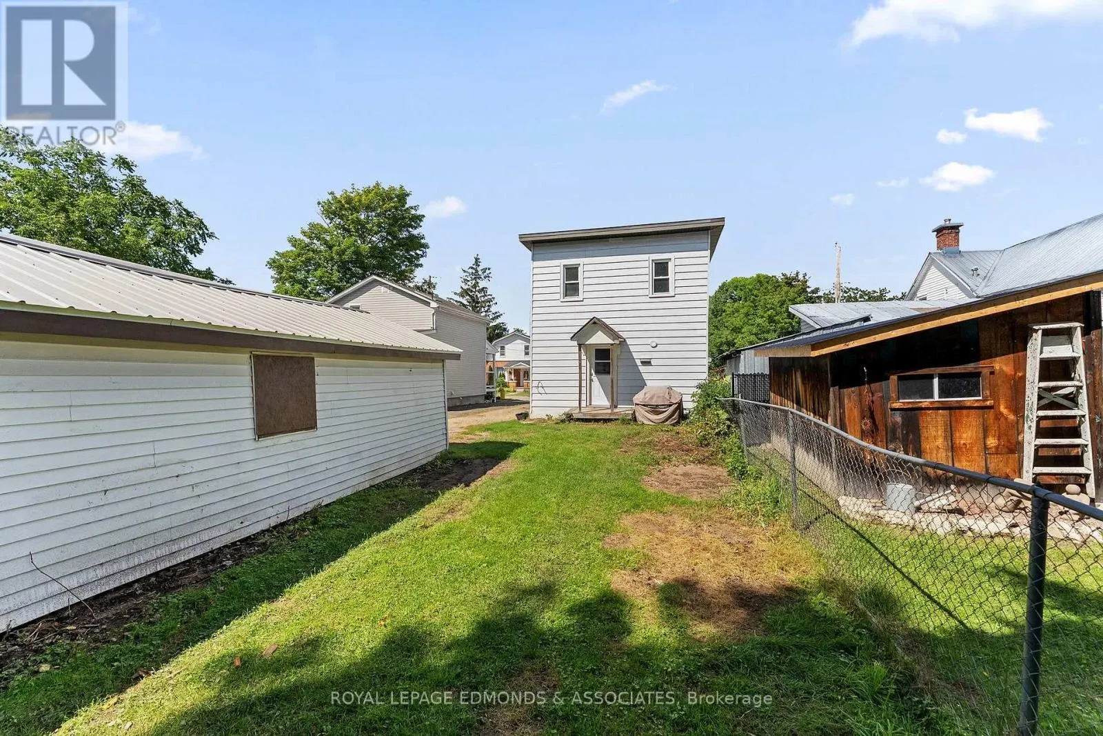 594 ISABELLA STREET