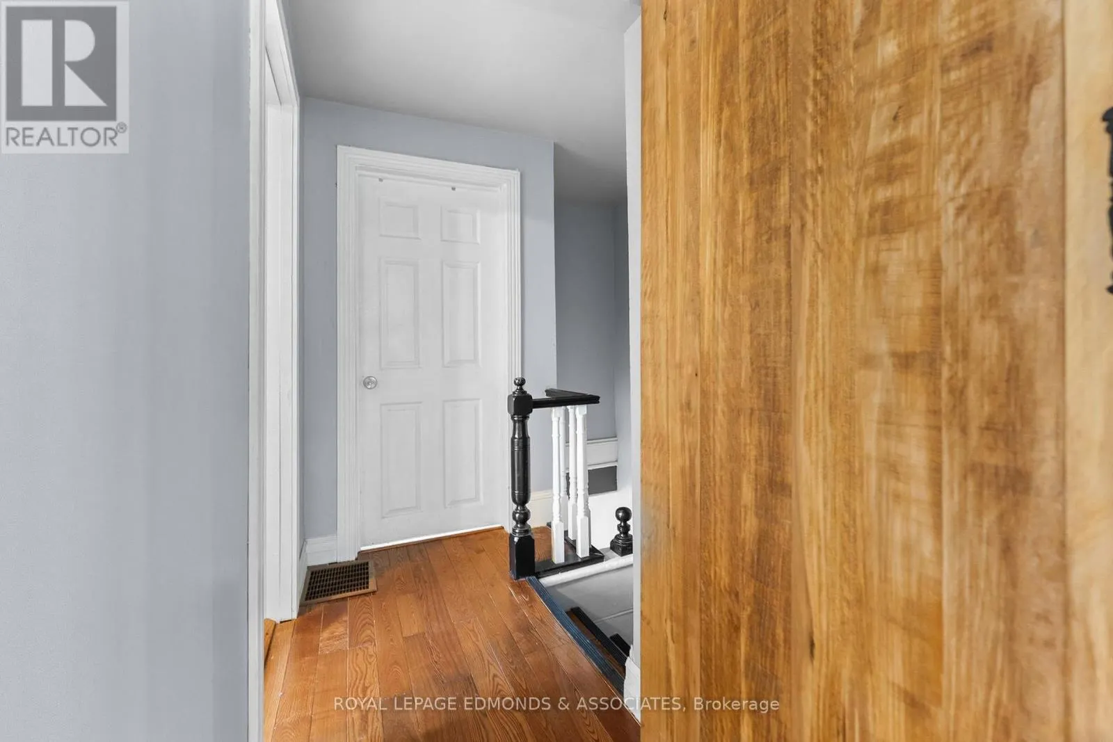 594 ISABELLA STREET