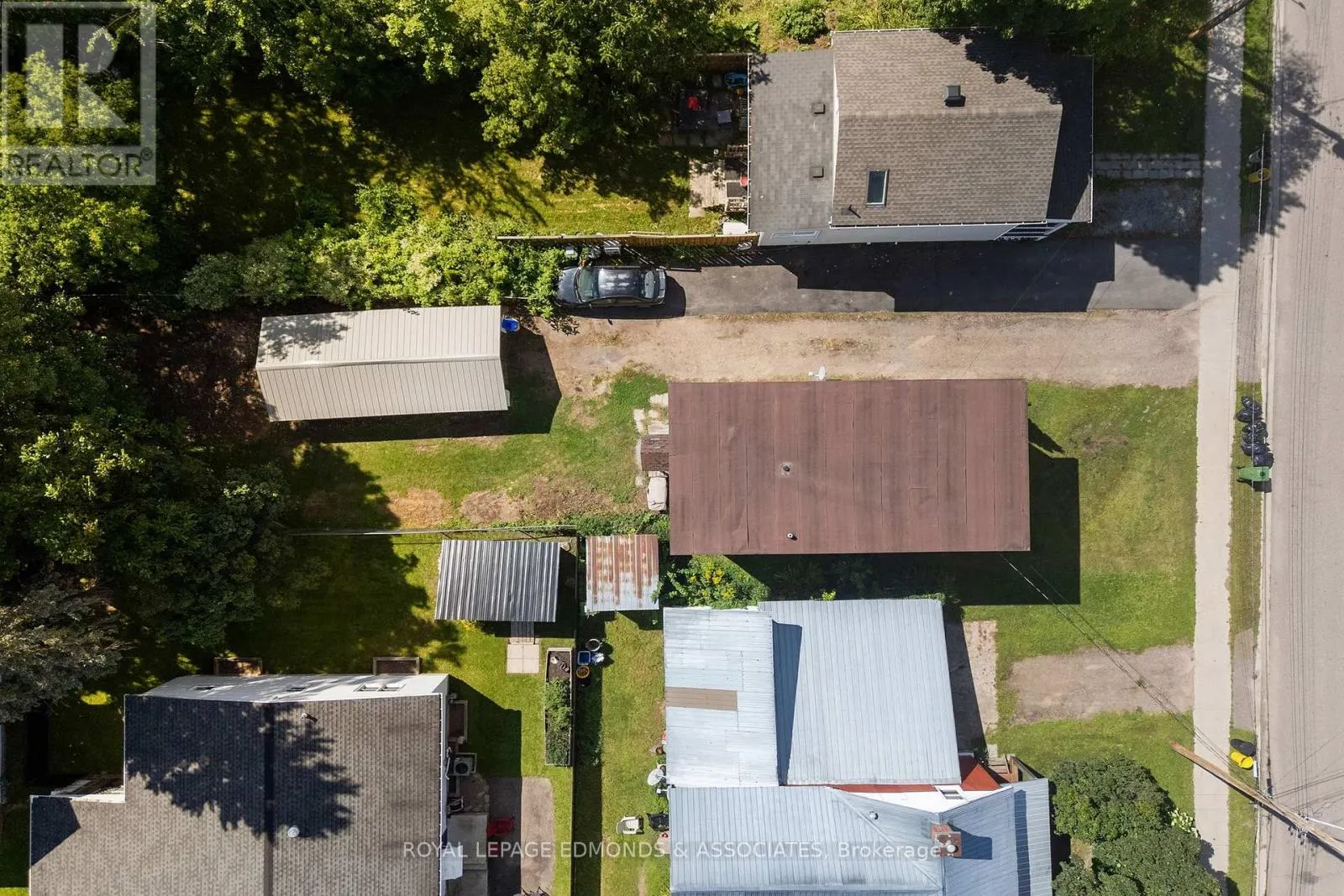 594 ISABELLA STREET