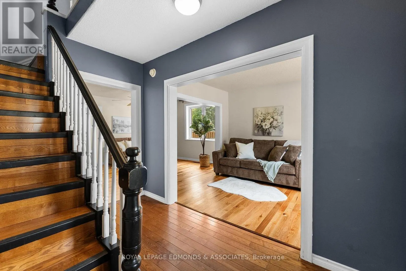 594 ISABELLA STREET