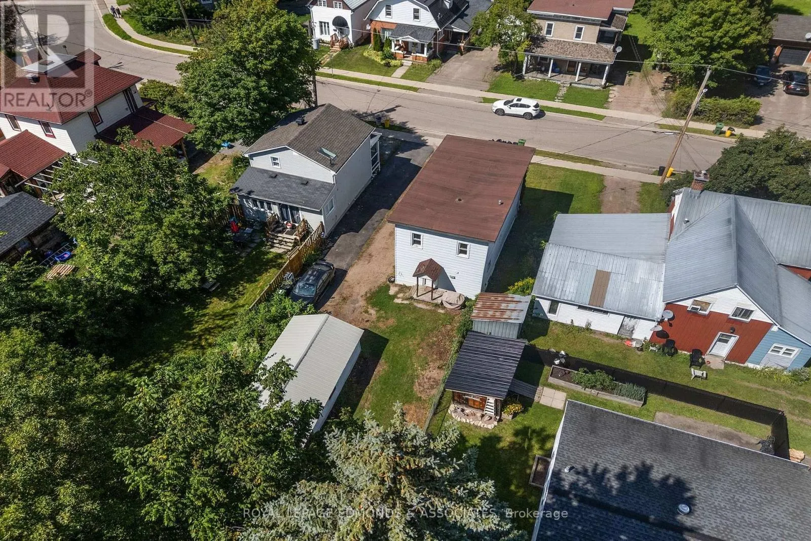 594 ISABELLA STREET
