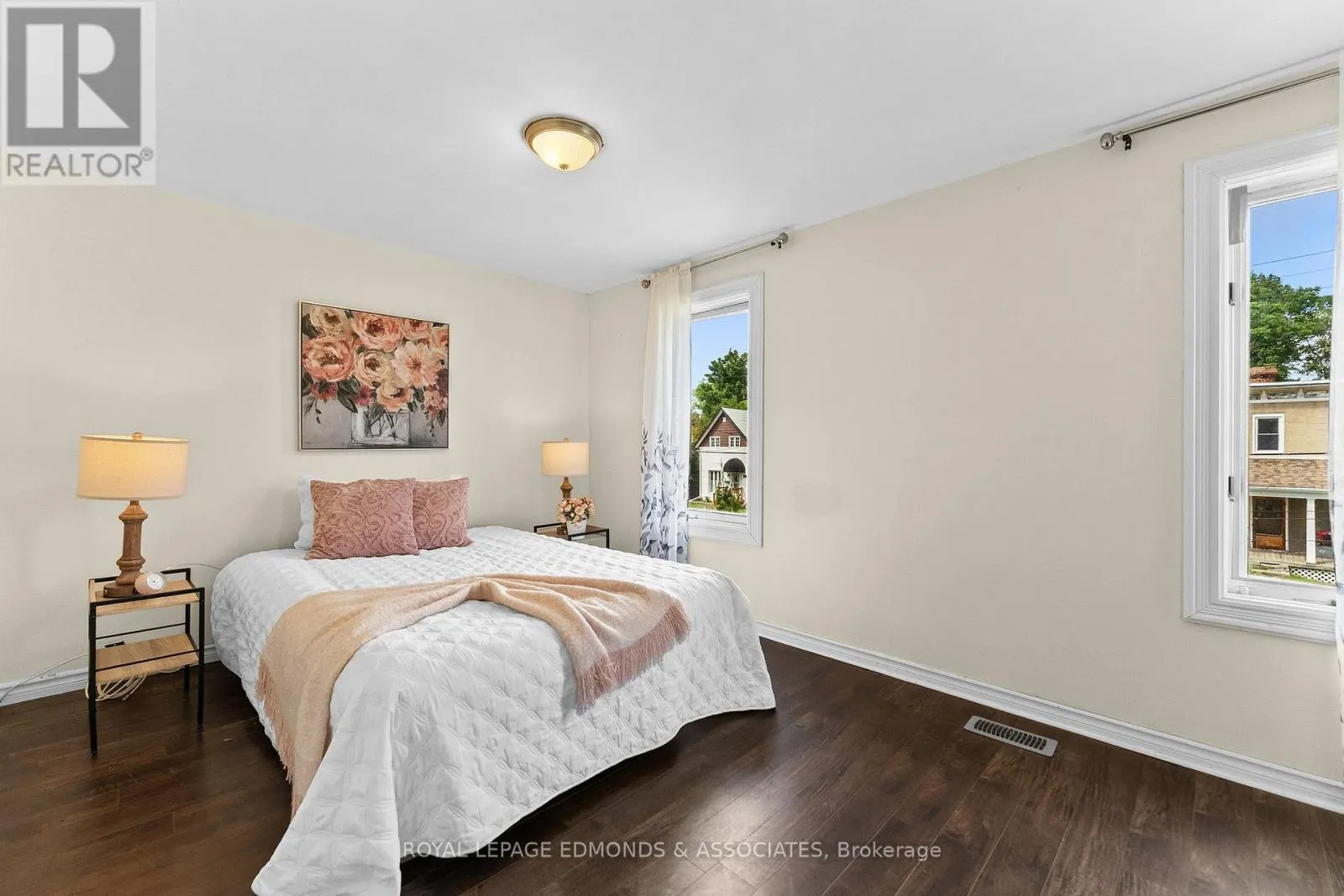 594 ISABELLA STREET
