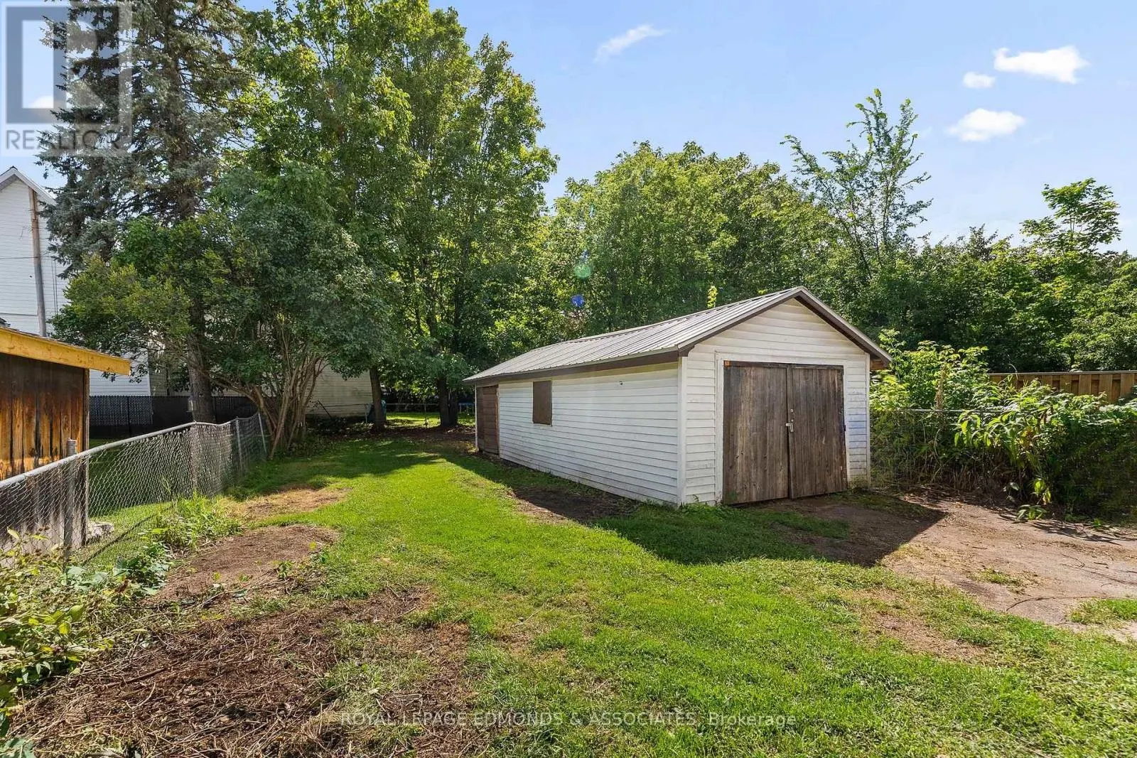 594 ISABELLA STREET