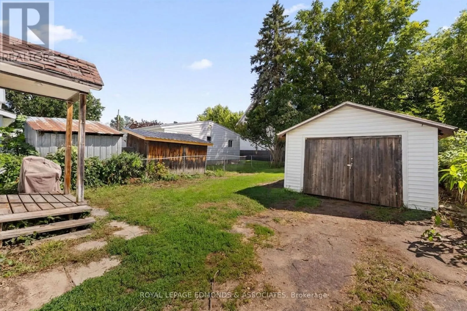 594 ISABELLA STREET