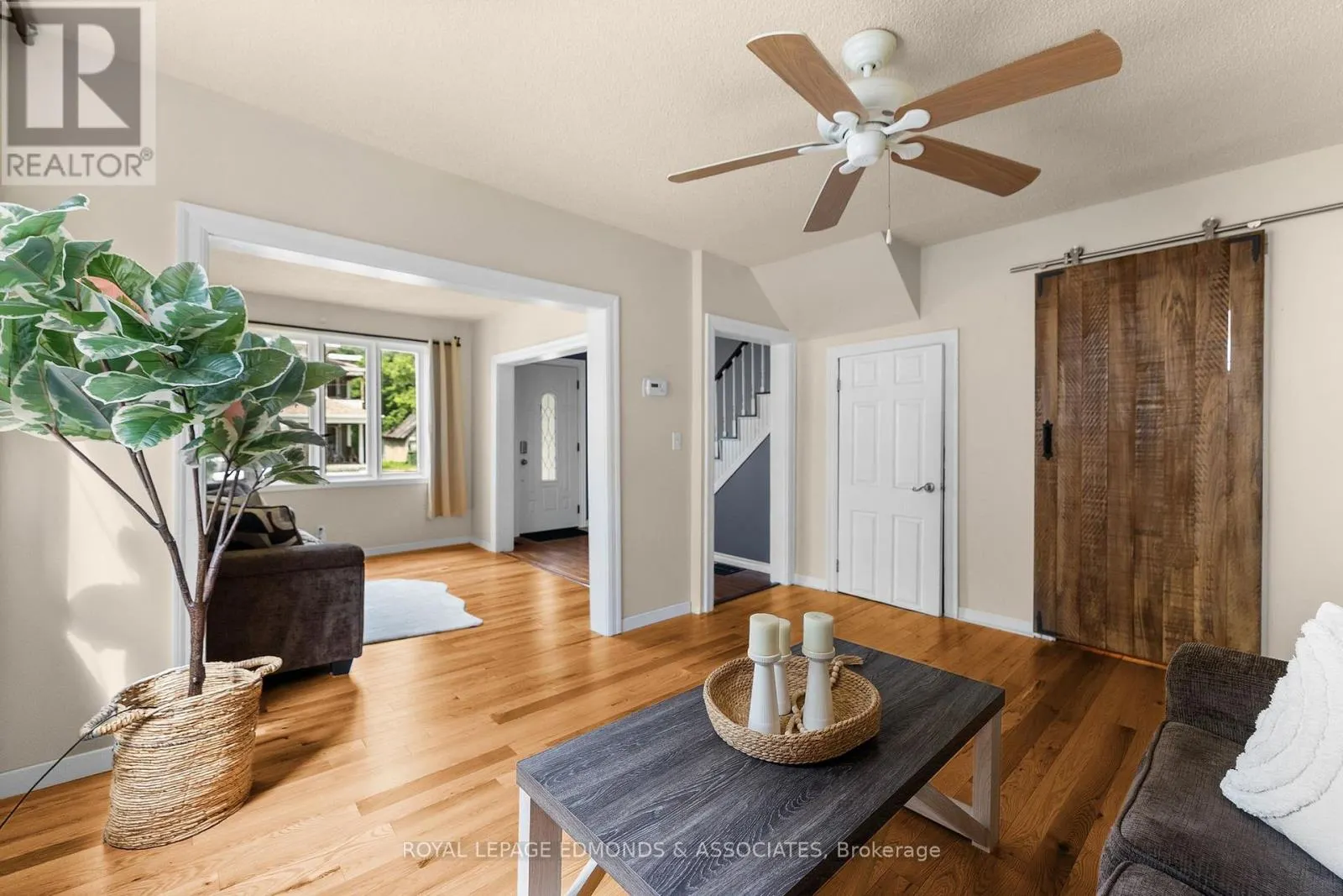 594 ISABELLA STREET