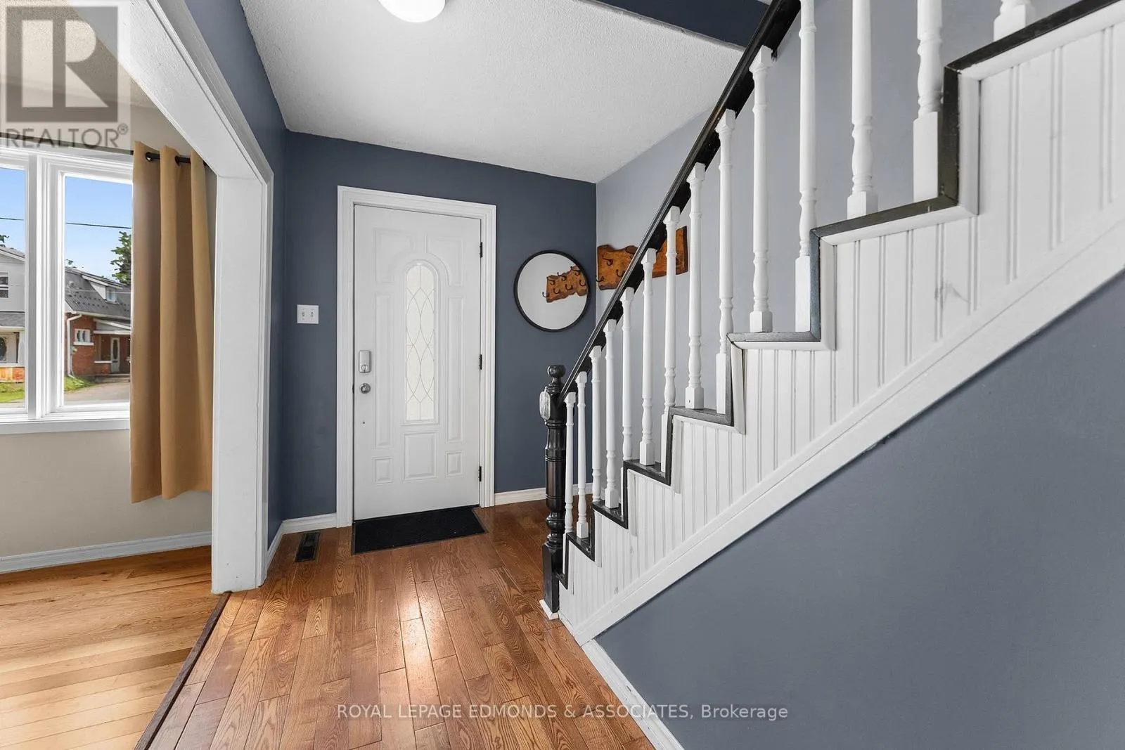594 ISABELLA STREET