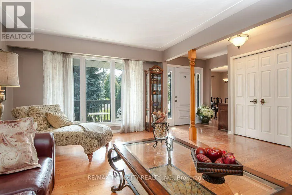 108 QUEENSWAY DRIVE