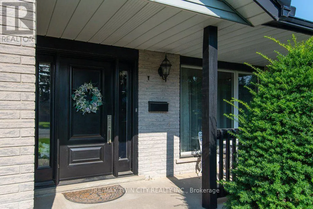 108 QUEENSWAY DRIVE