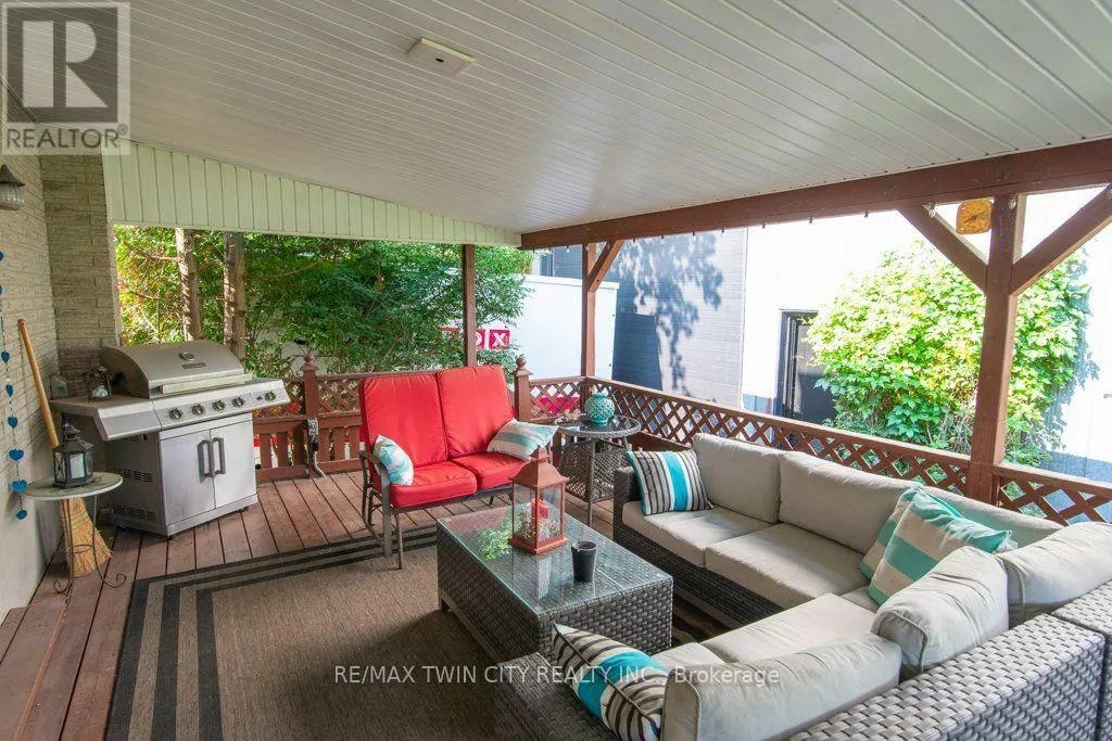 108 QUEENSWAY DRIVE