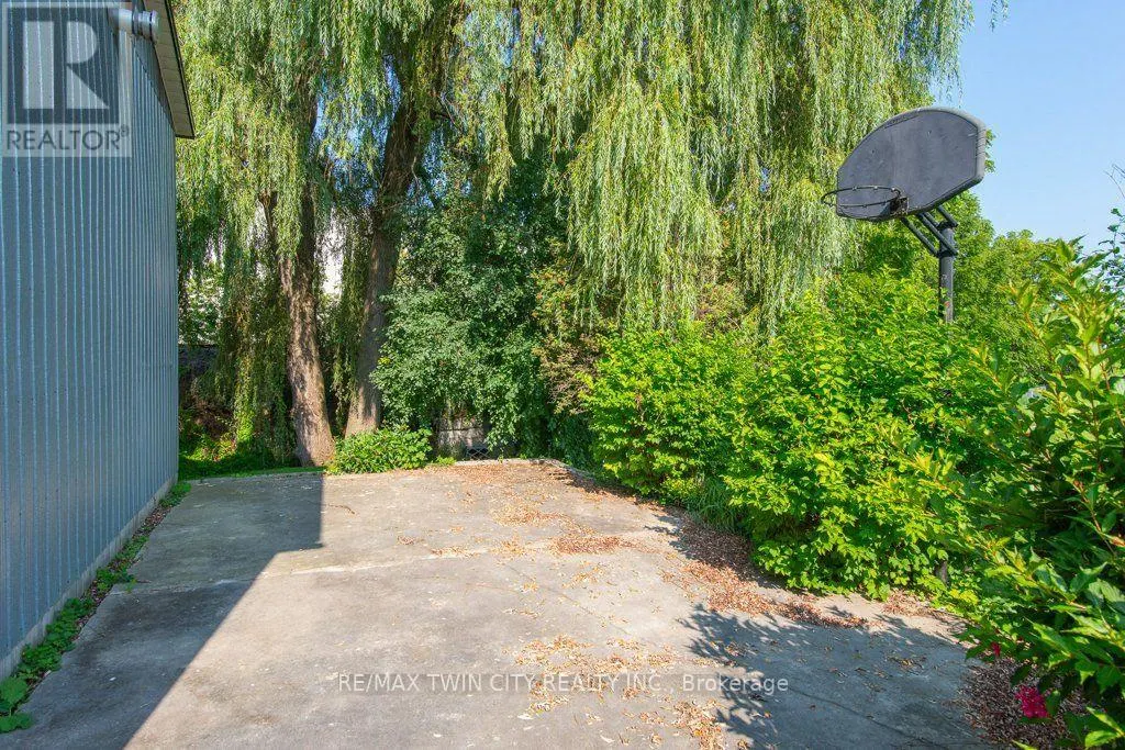 108 QUEENSWAY DRIVE