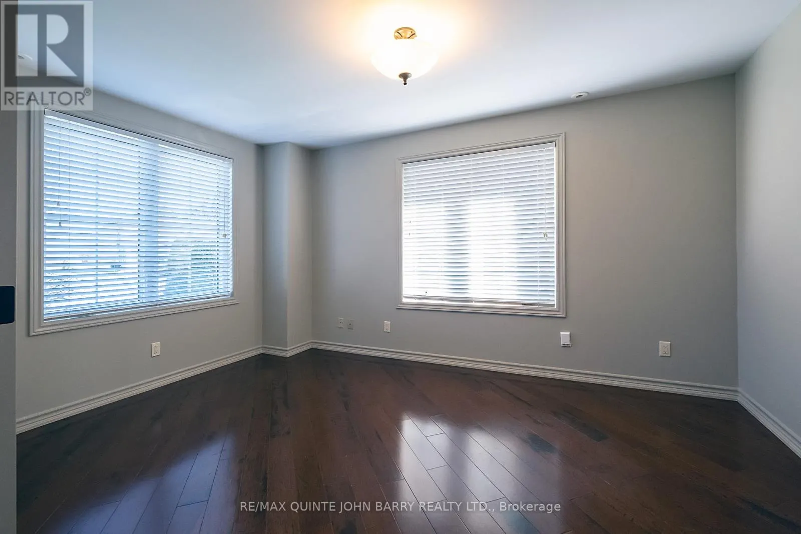 4 HICKORY COURT