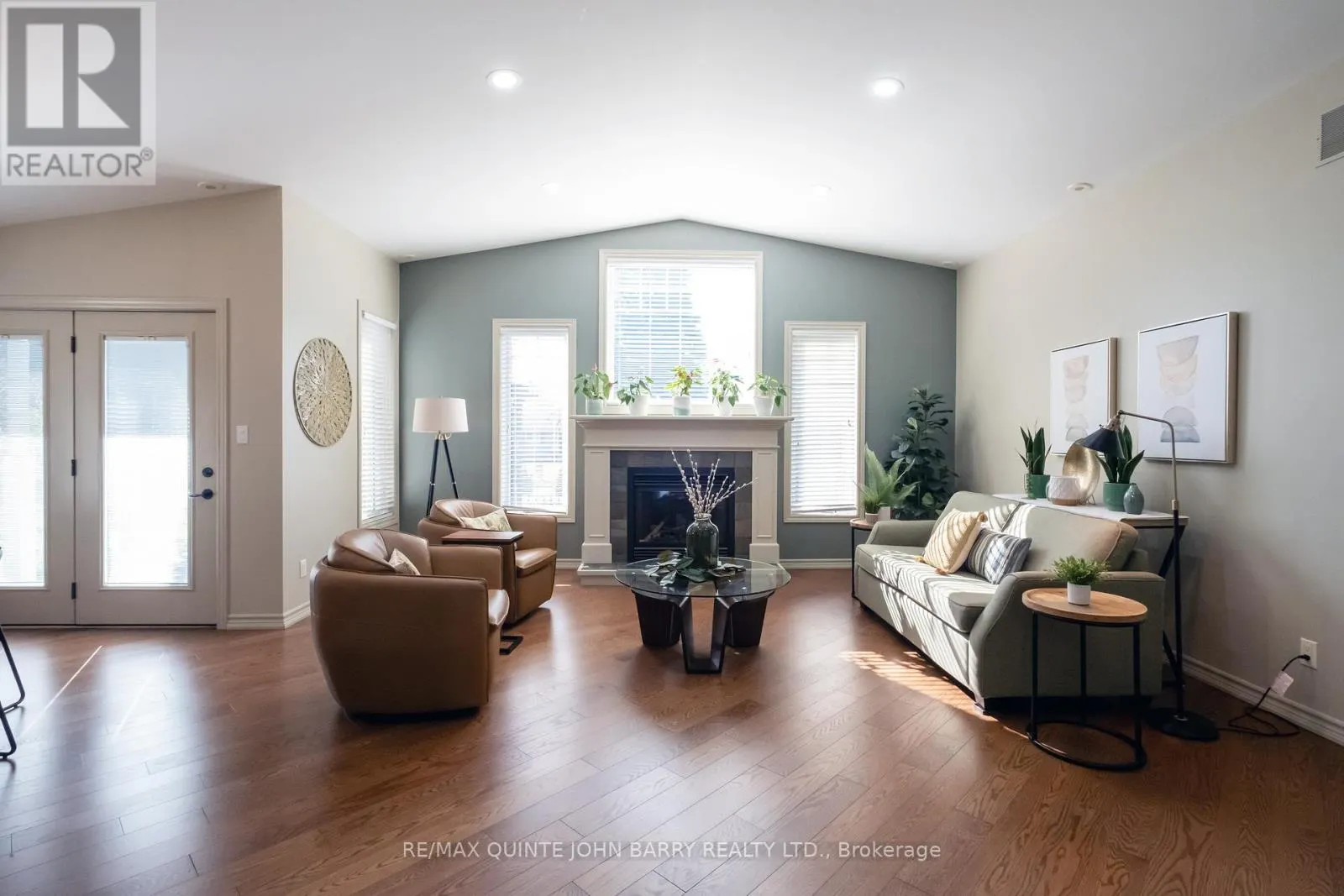 4 HICKORY COURT