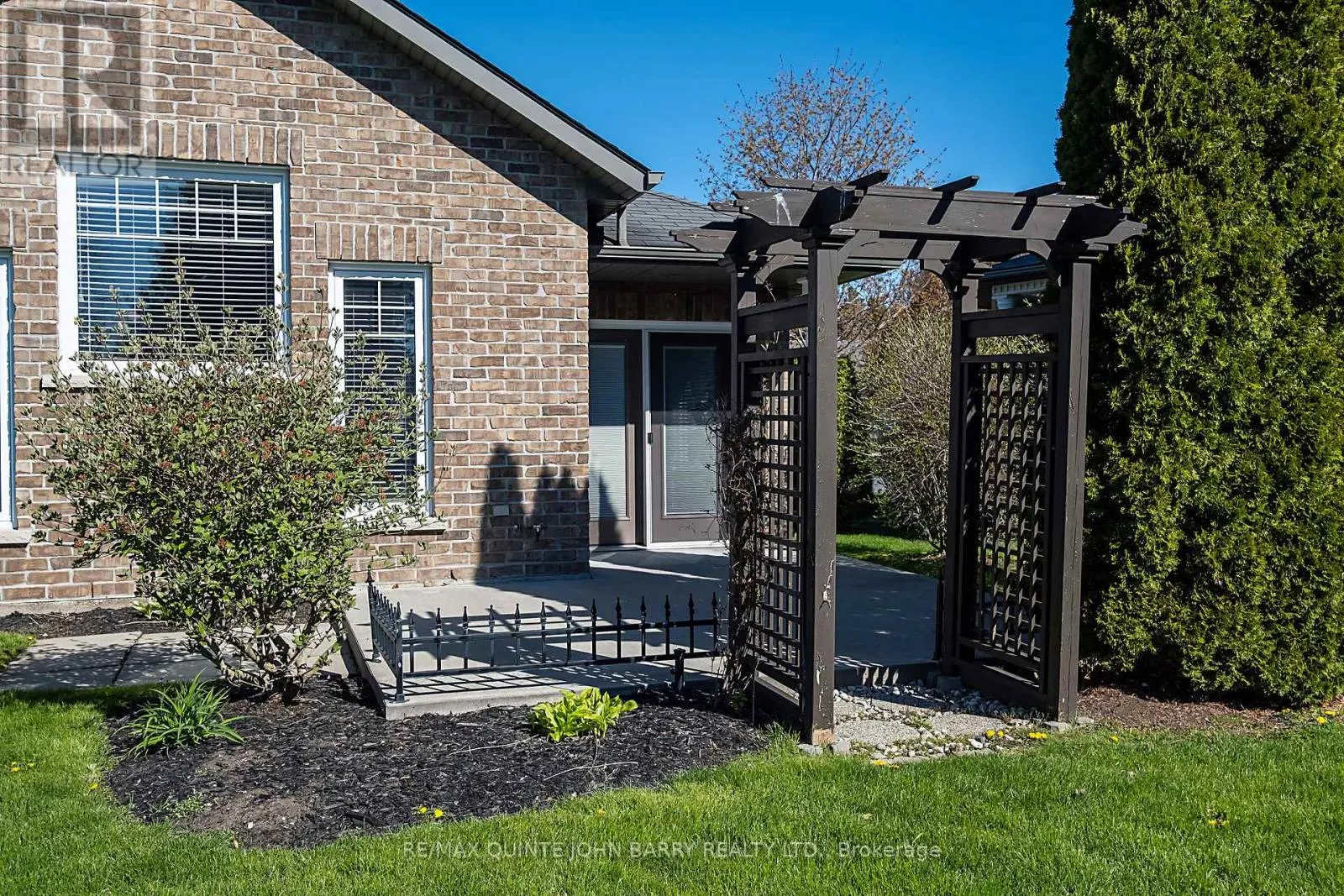 4 HICKORY COURT