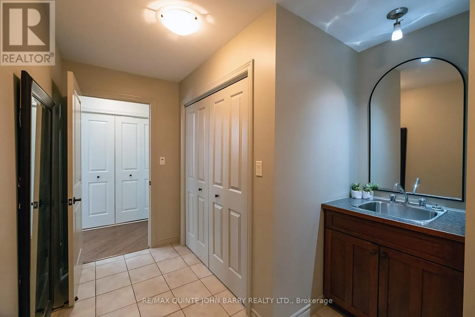 4 HICKORY COURT
