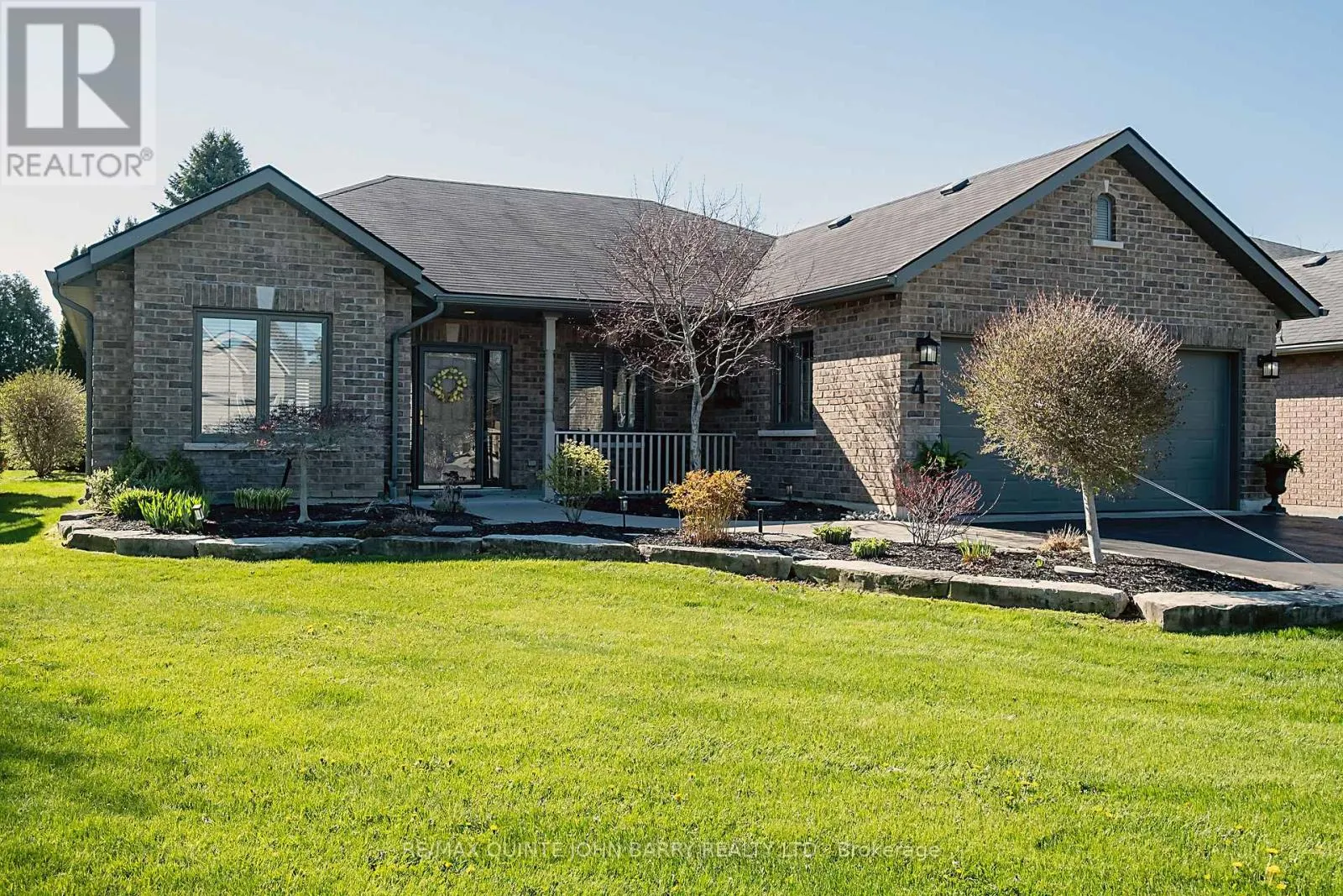 4 HICKORY COURT