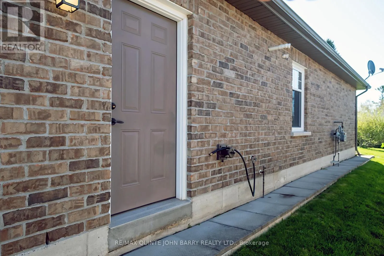4 HICKORY COURT