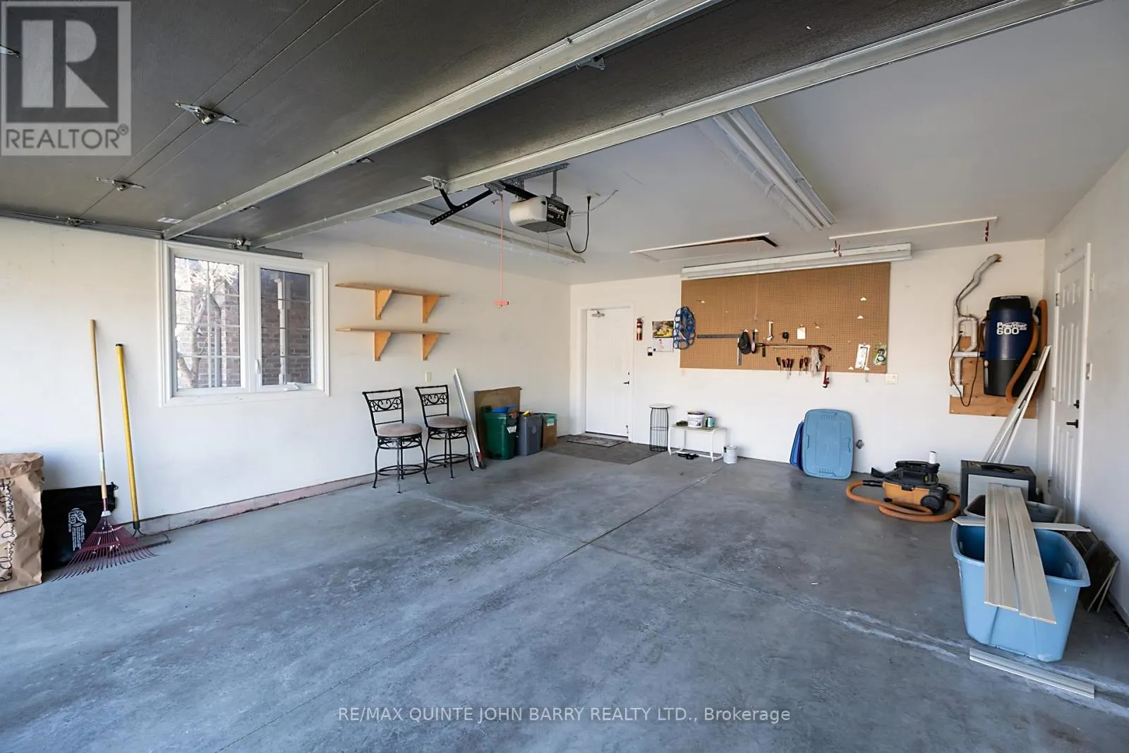 4 HICKORY COURT