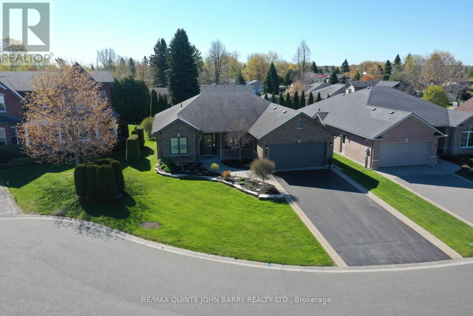 4 HICKORY COURT