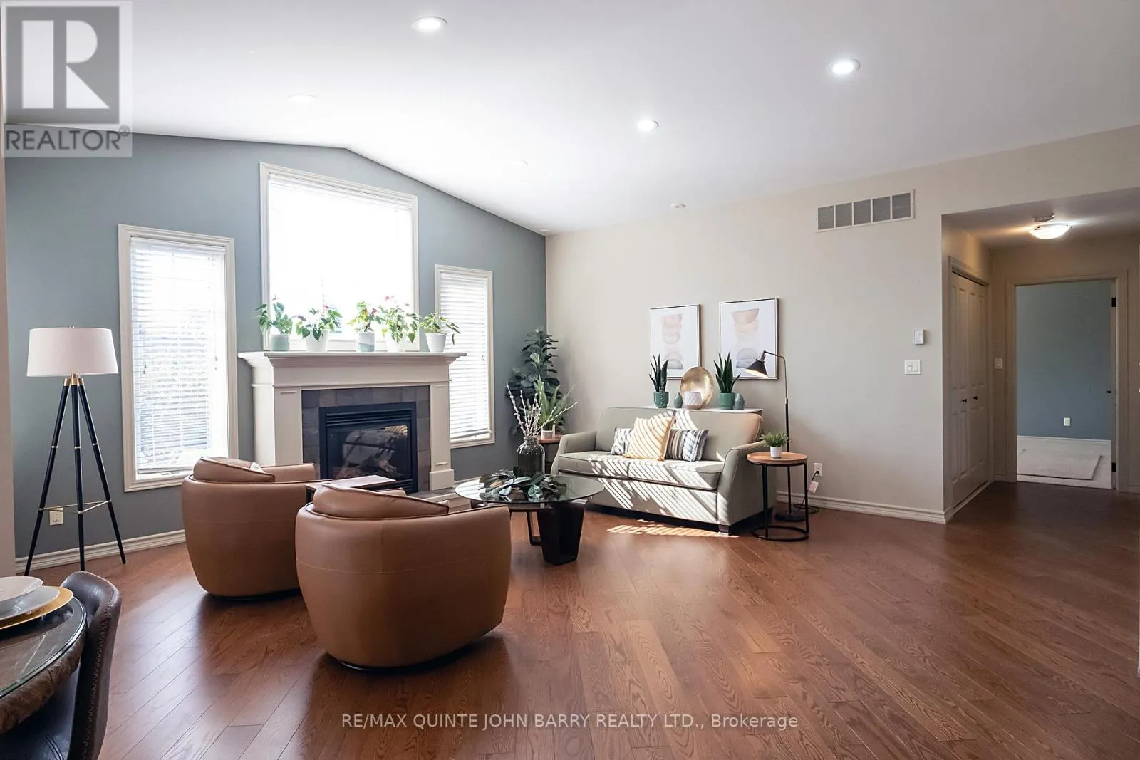 4 HICKORY COURT