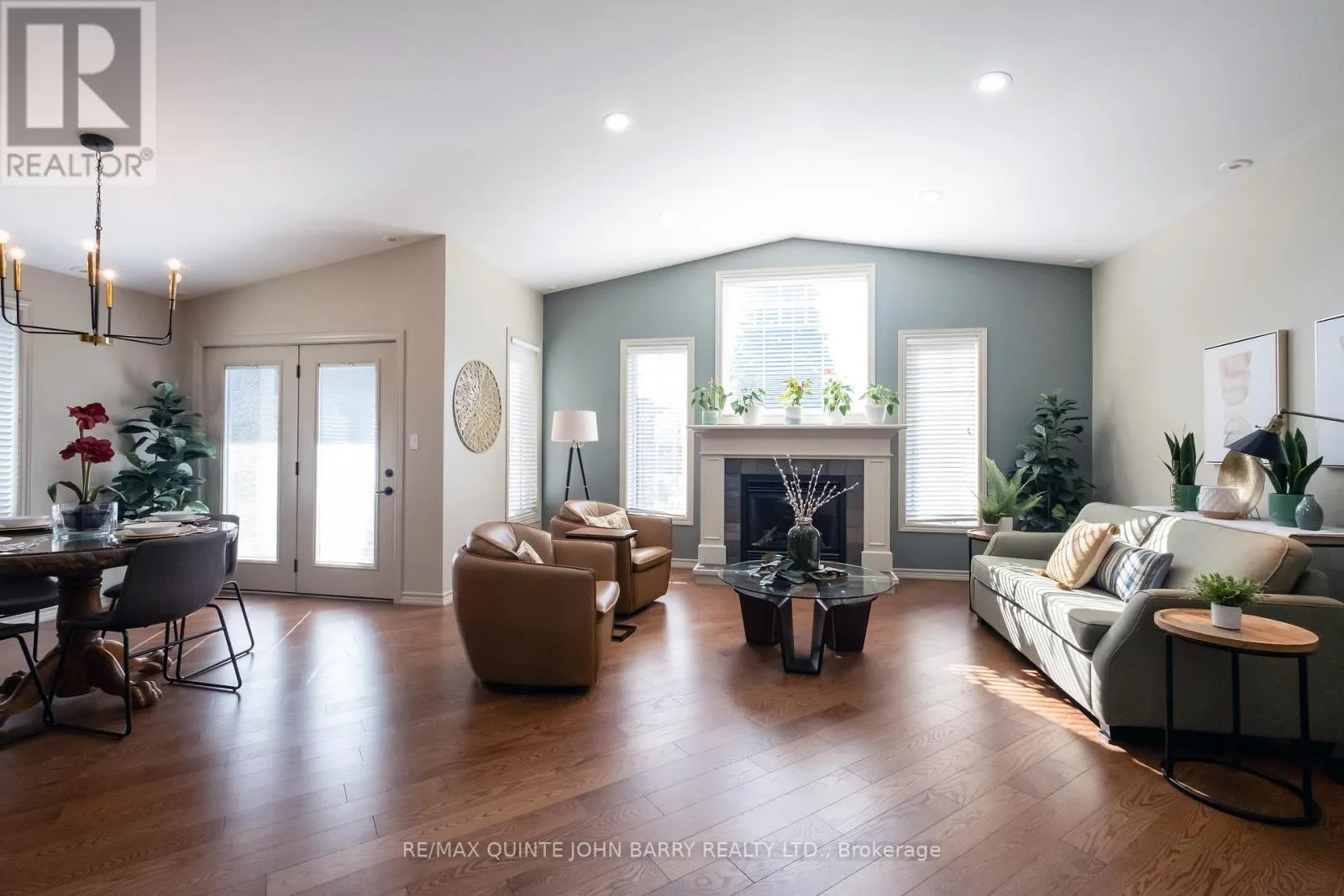 4 HICKORY COURT