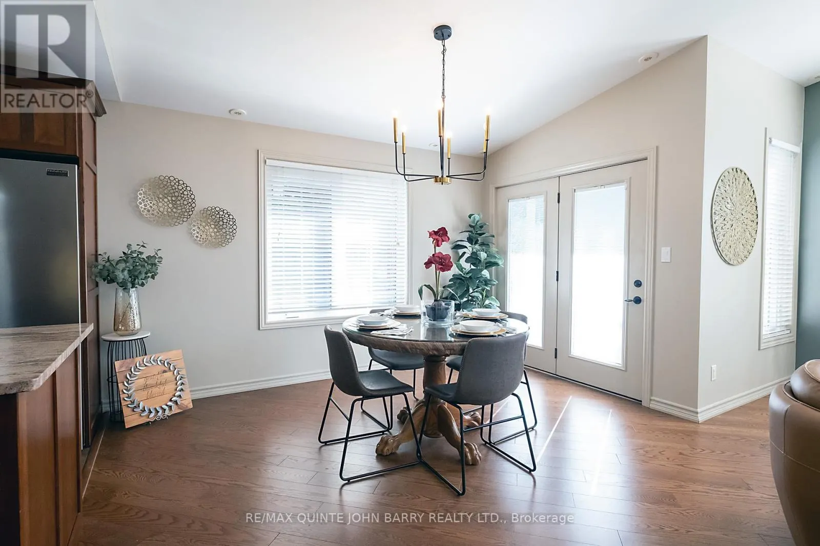4 HICKORY COURT