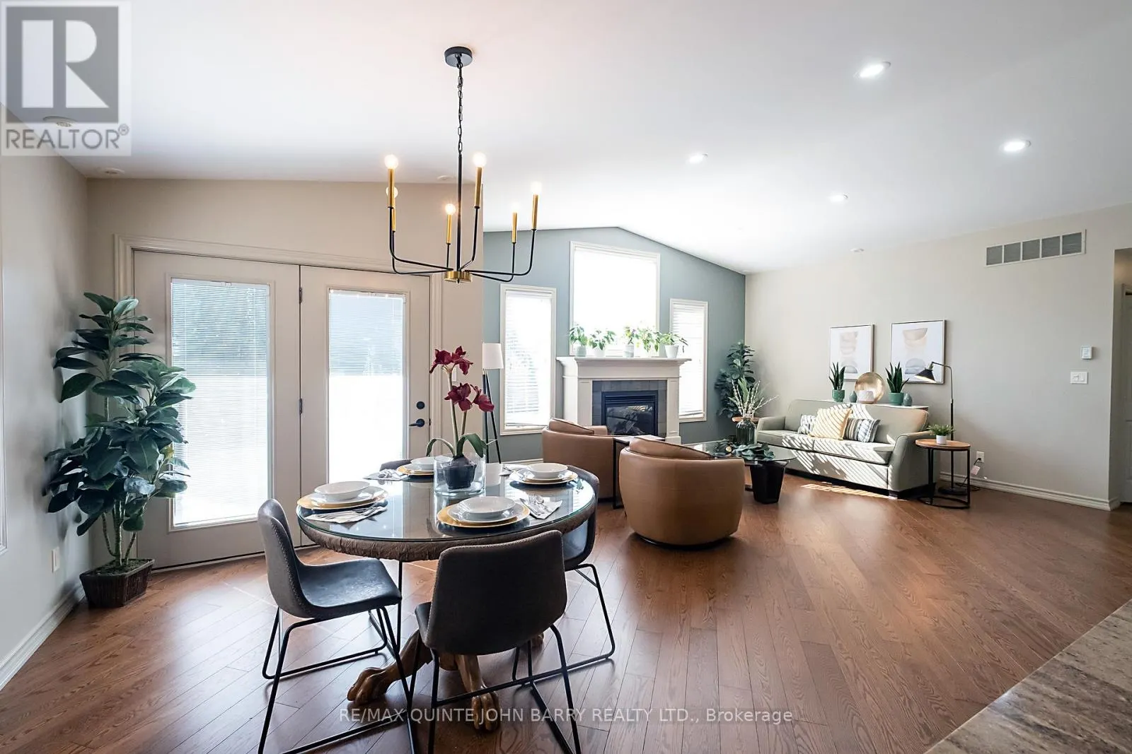 4 HICKORY COURT