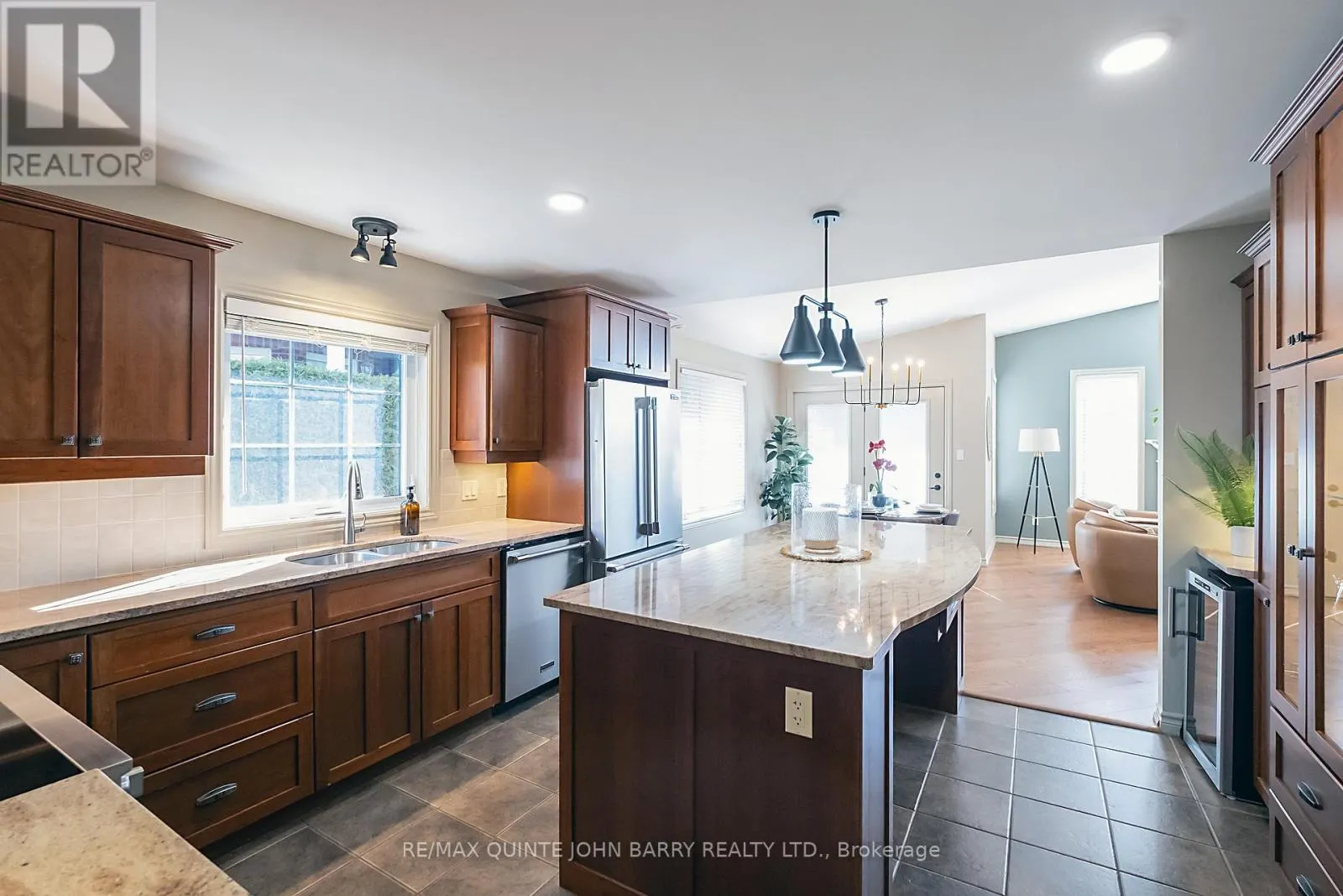 4 HICKORY COURT
