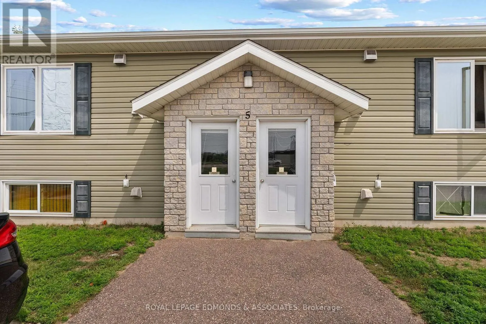 5 RENFREW STREET