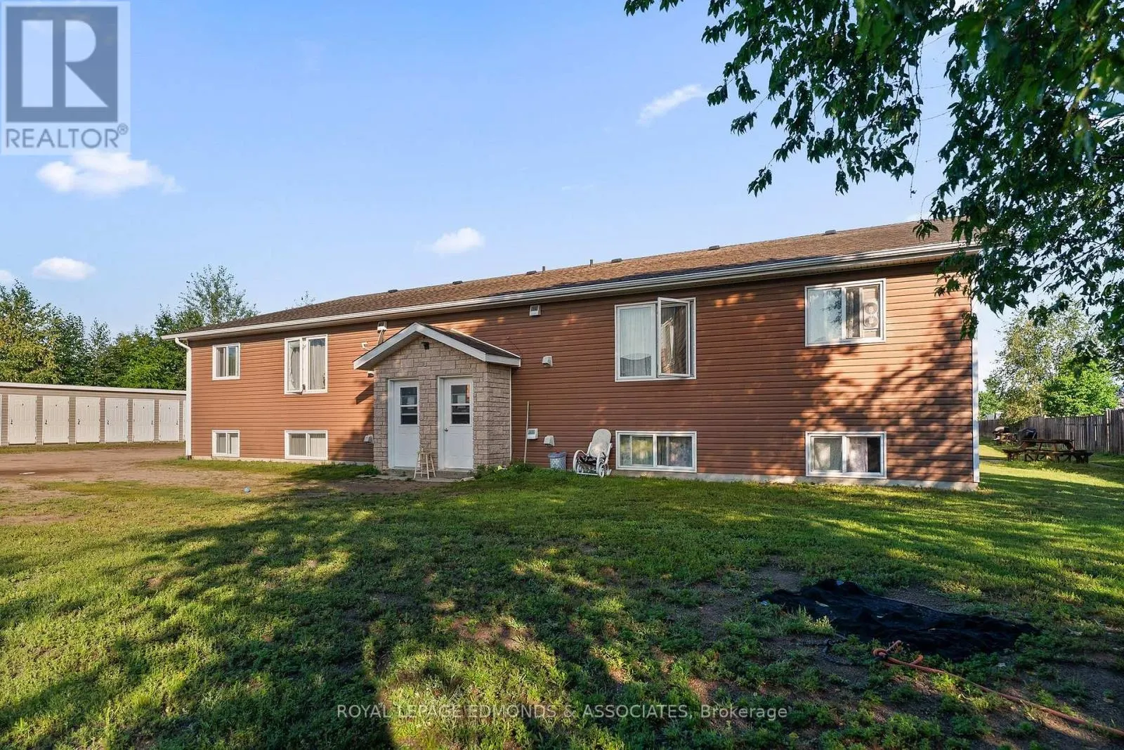 5 RENFREW STREET