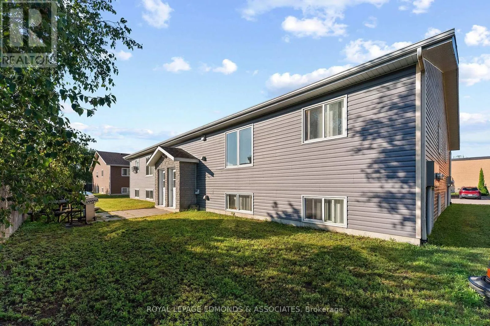 5 RENFREW STREET