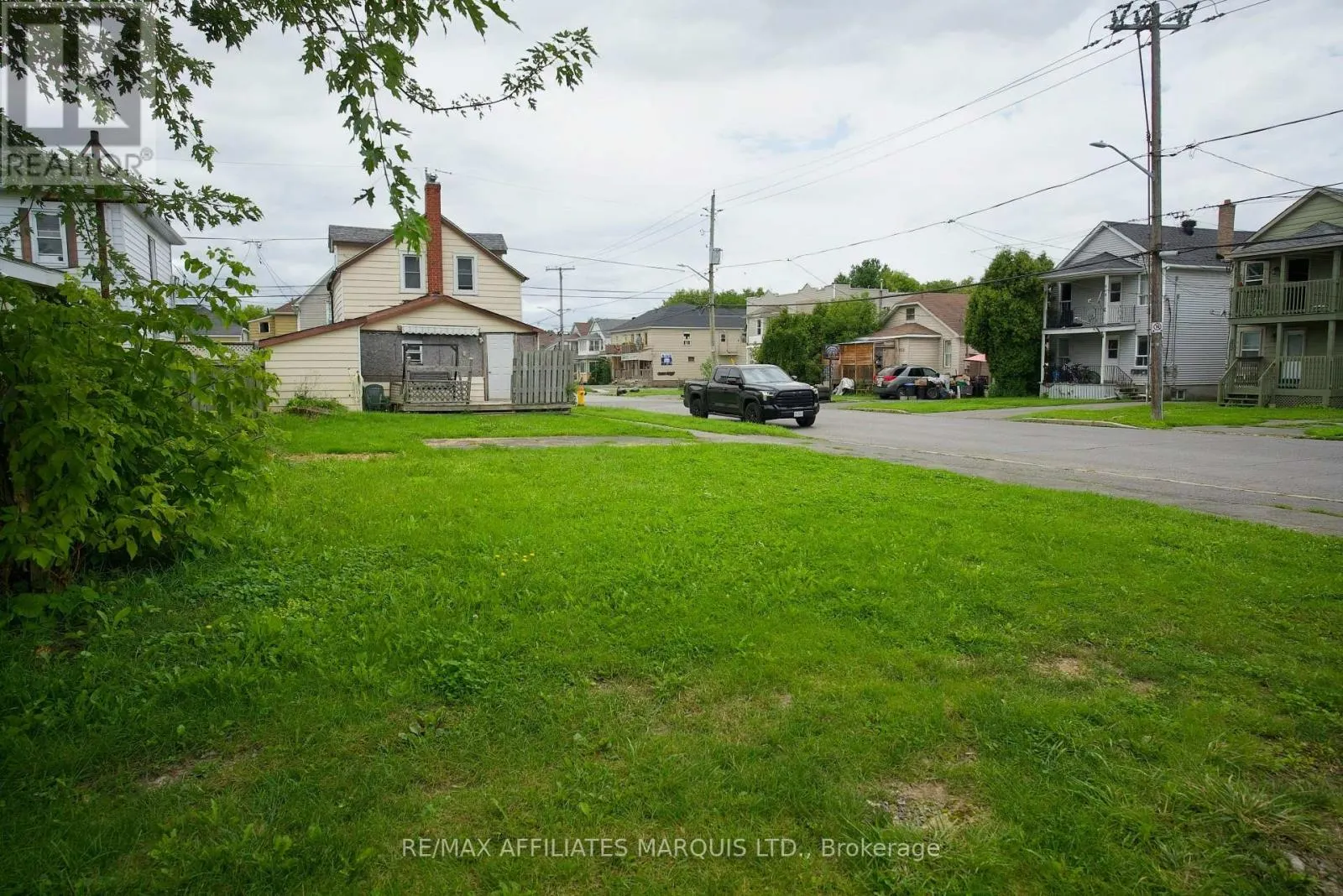 829 FIRST STREET E