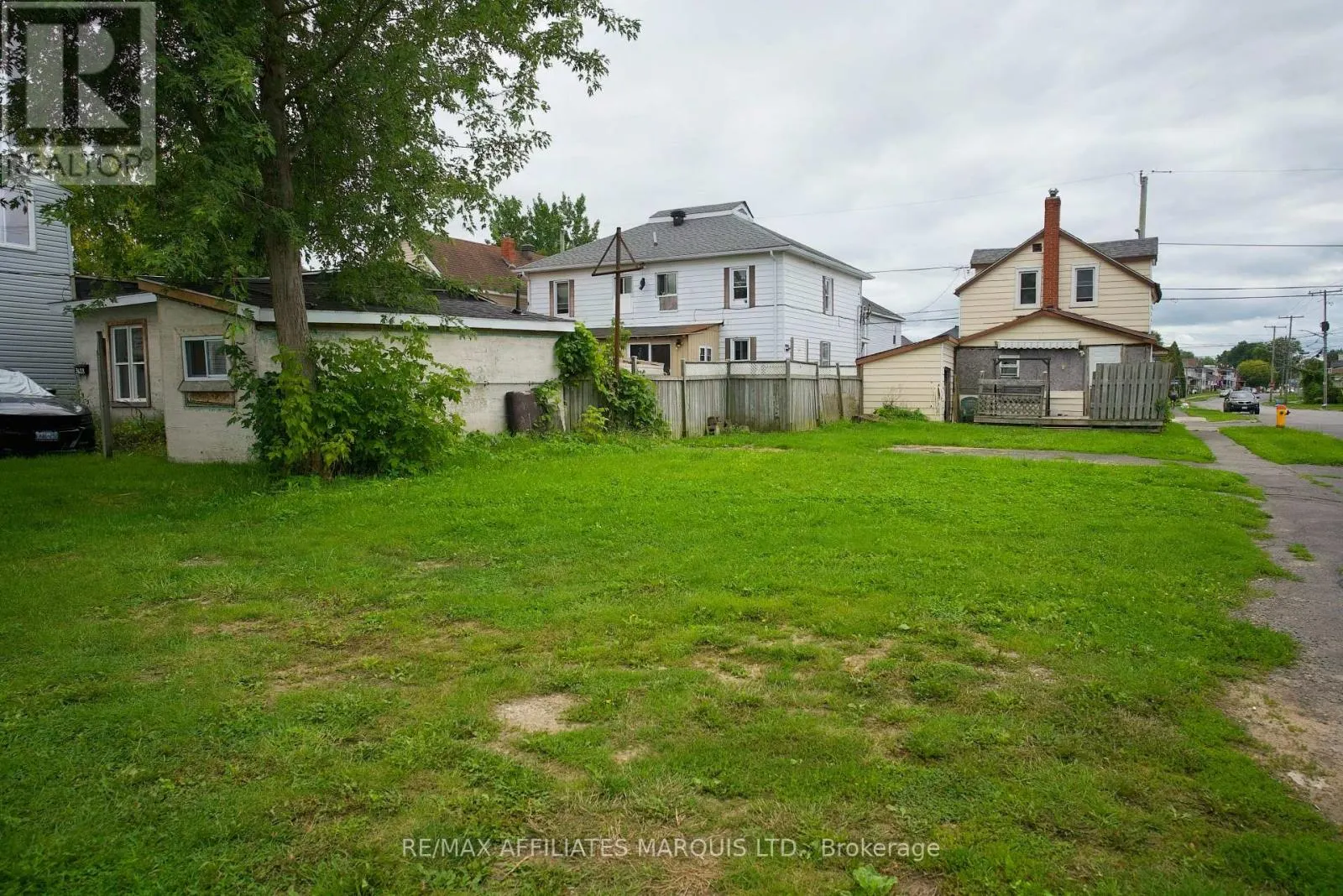 829 FIRST STREET E