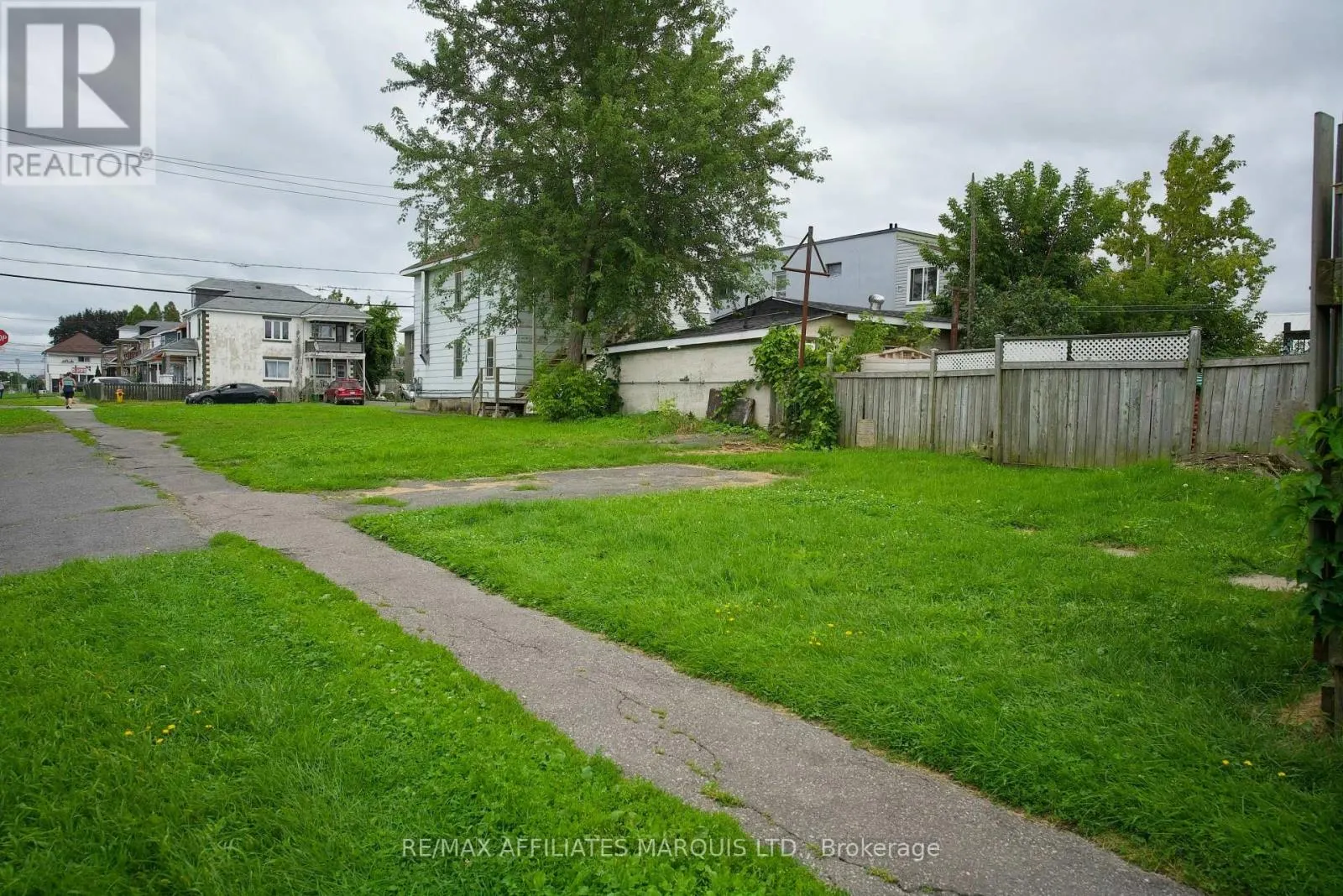 829 FIRST STREET E