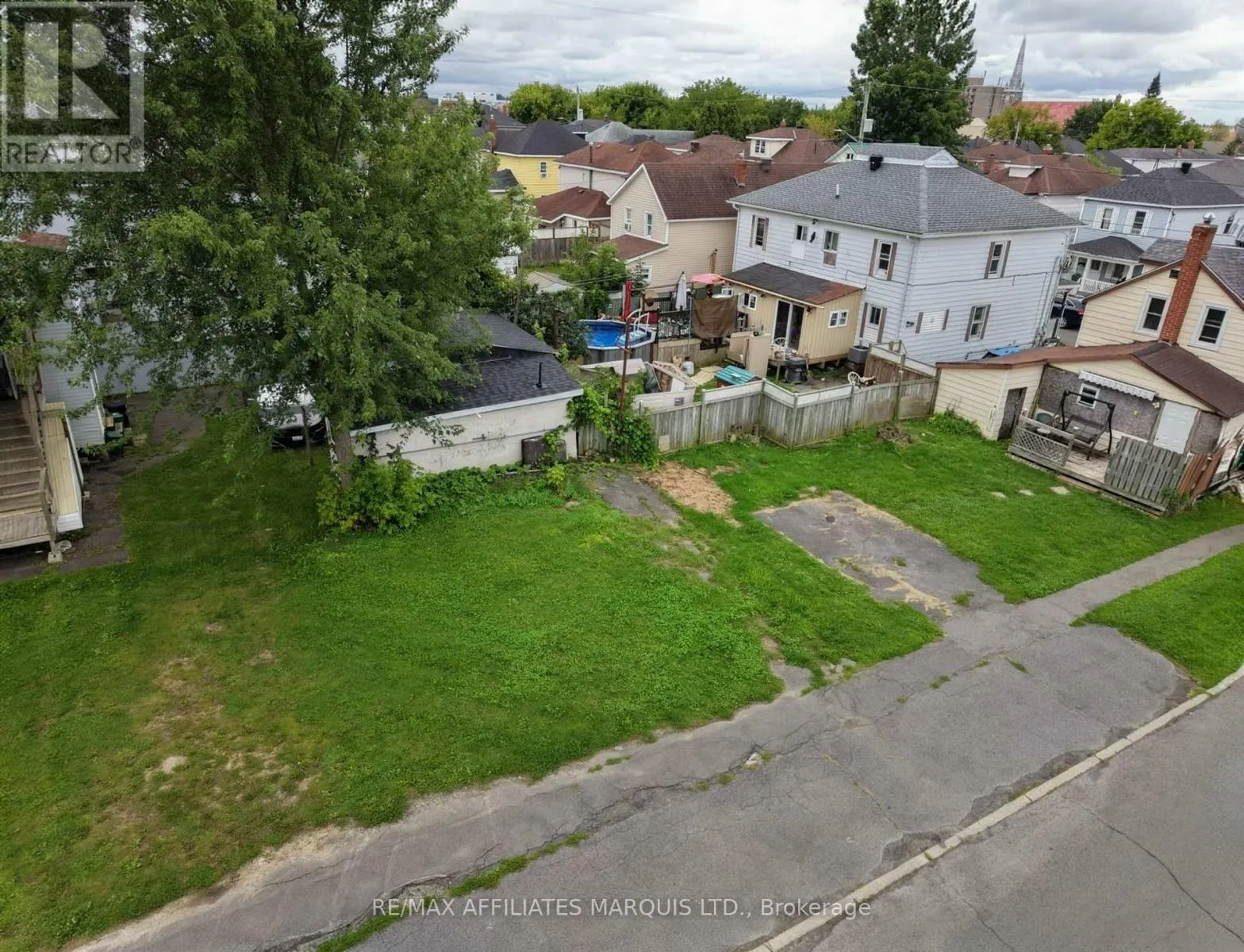 829 FIRST STREET E