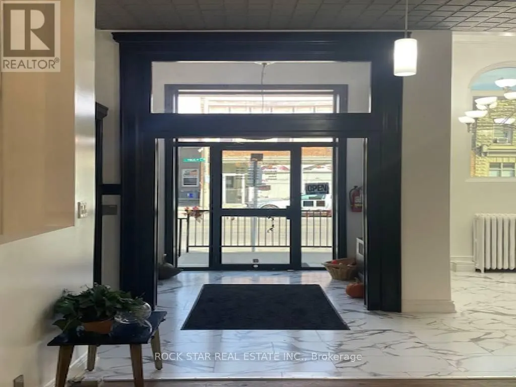 MAIN FLOOR - 19 KING STREET W