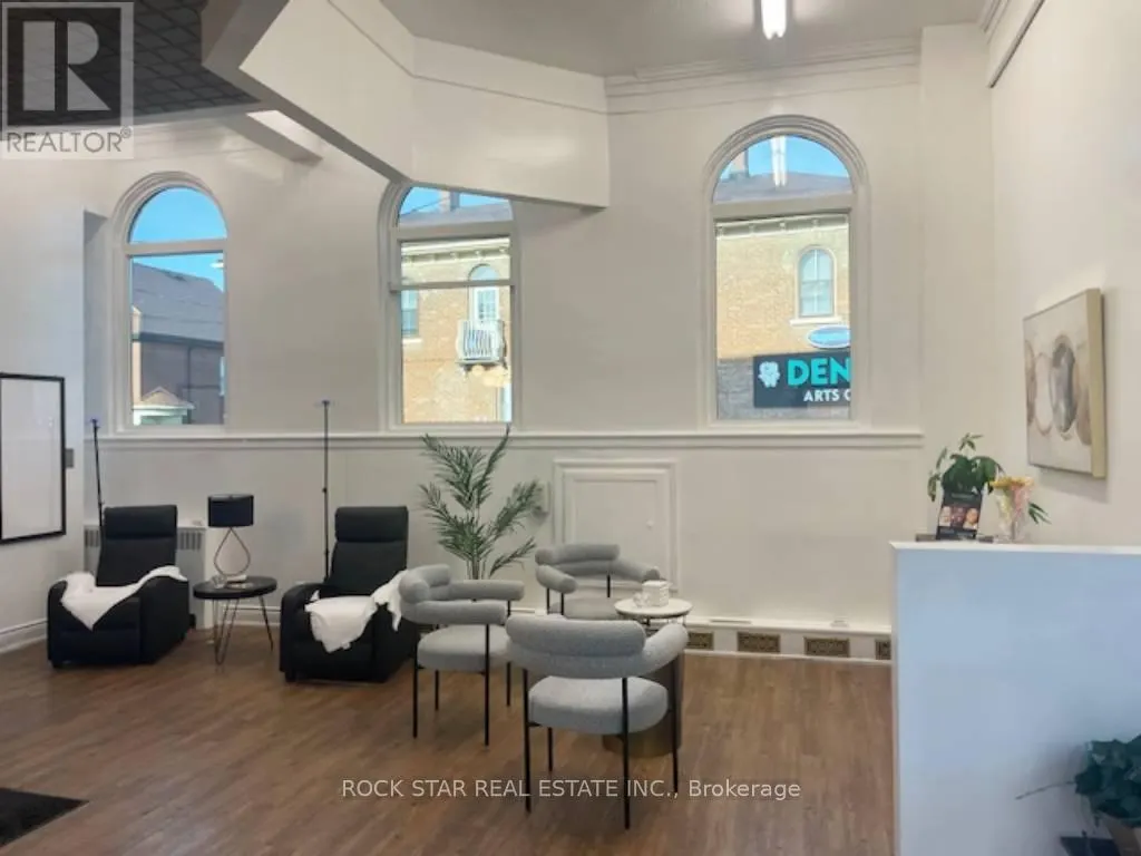 MAIN FLOOR - 19 KING STREET W