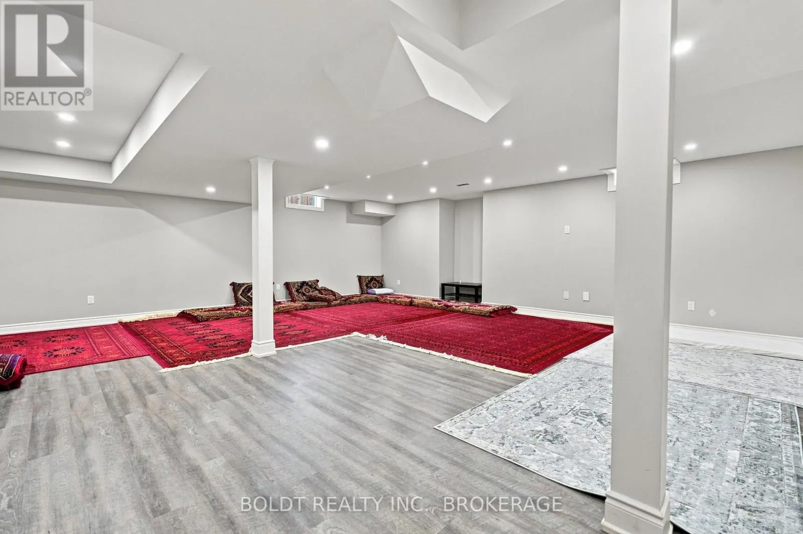 85 HOMESTEAD WAY