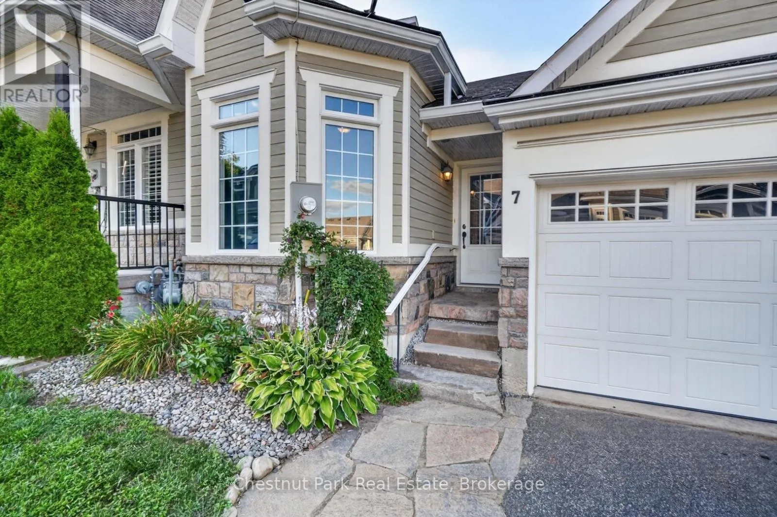 7 STORMONT COURT