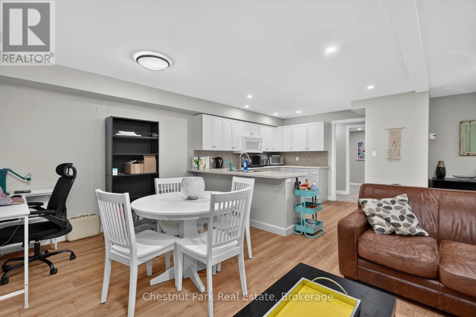 7 STORMONT COURT