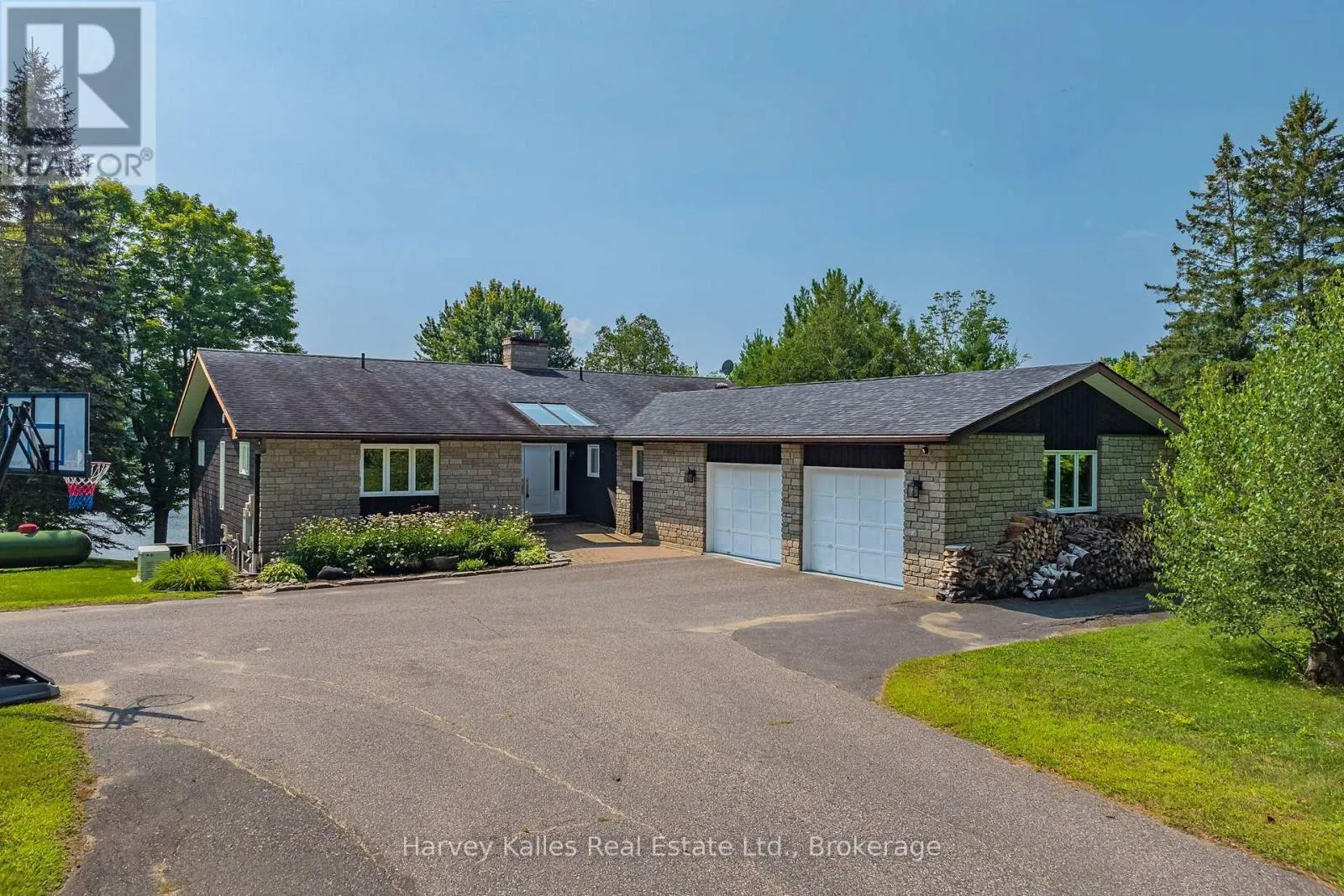 1061 SAWMILL LANE