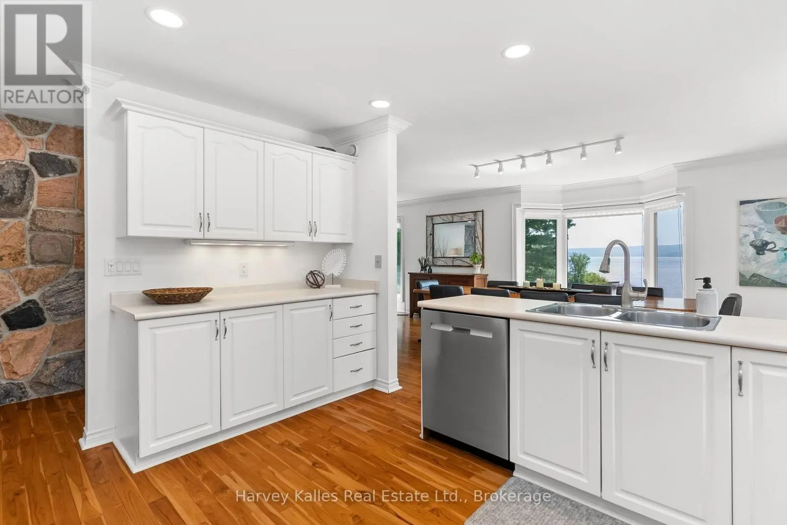 1061 SAWMILL LANE