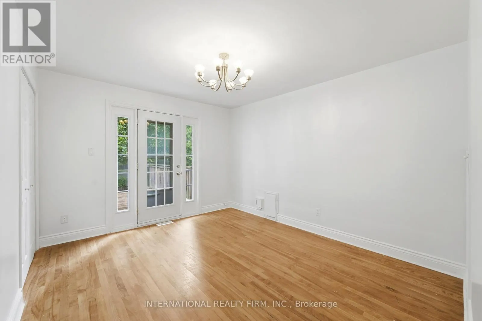 1213 ERINDALE DRIVE
