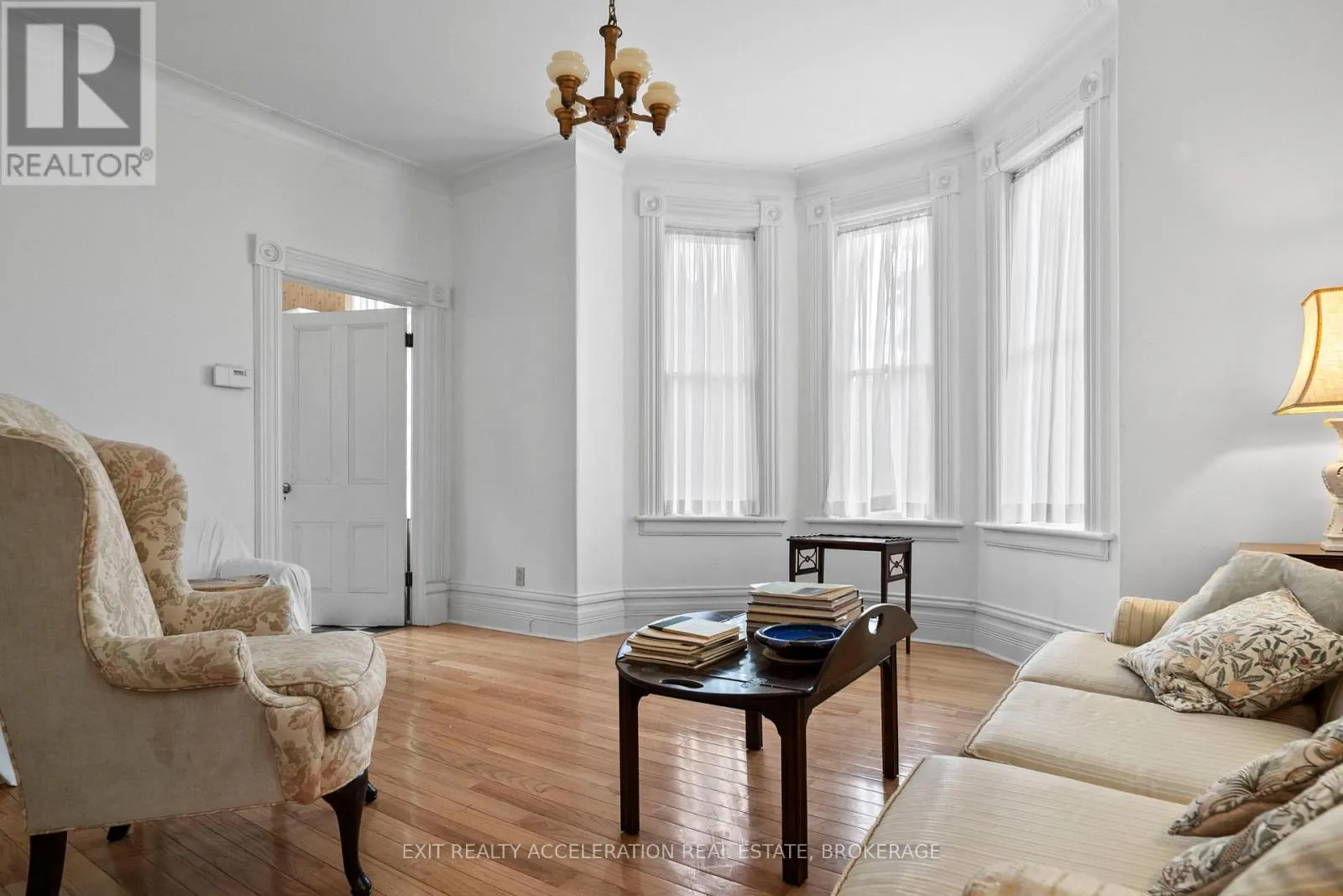 182 WATER STREET W