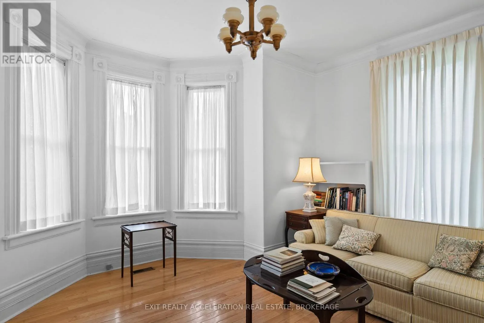 182 WATER STREET W