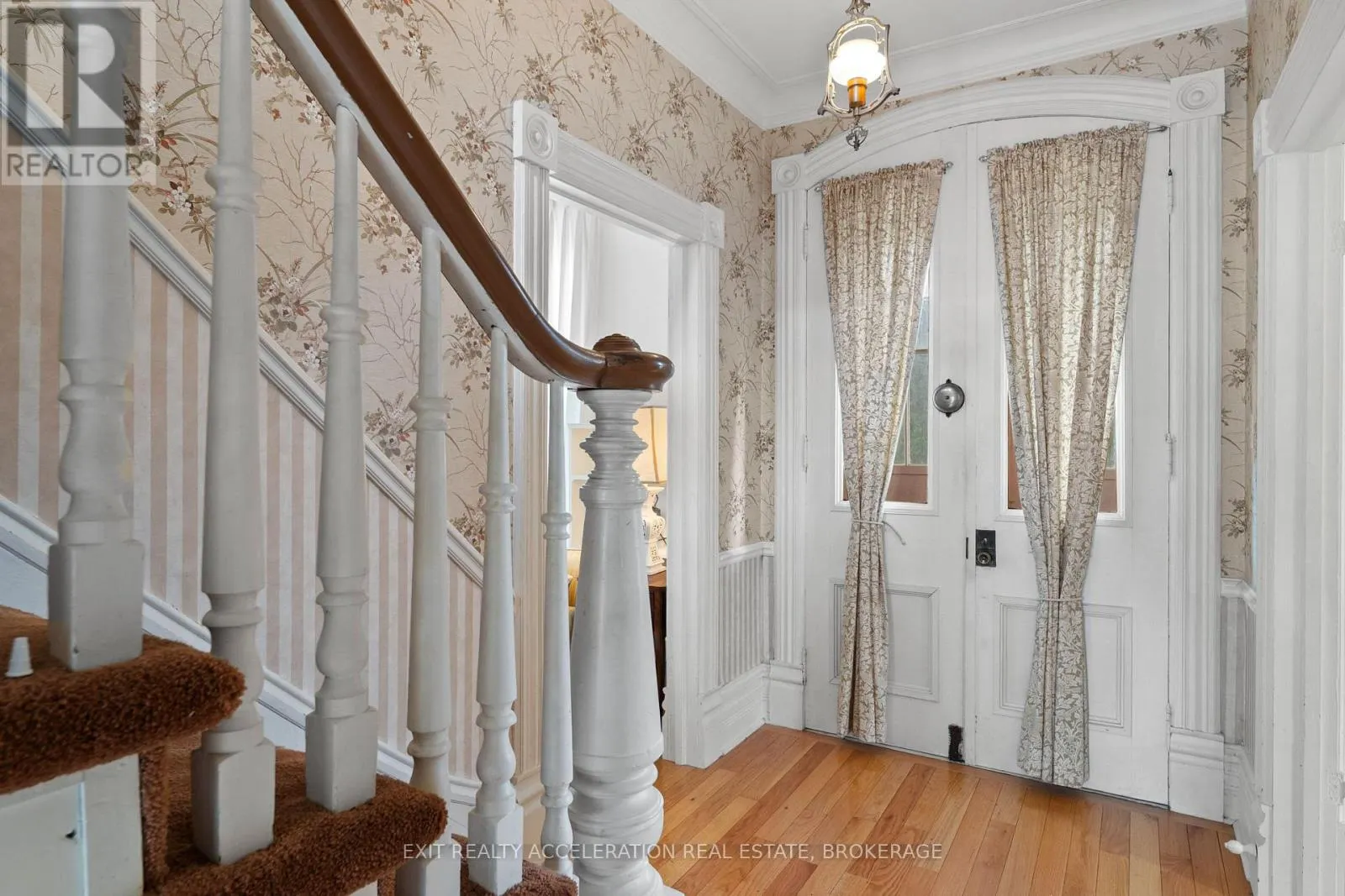 182 WATER STREET W